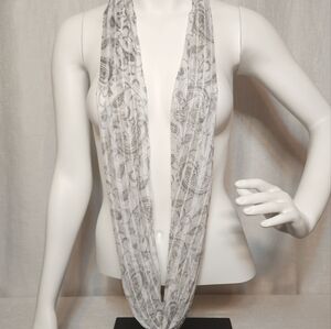 Lavello Infinity Scarf White Grey 100 % polyester glitter accents Paisley